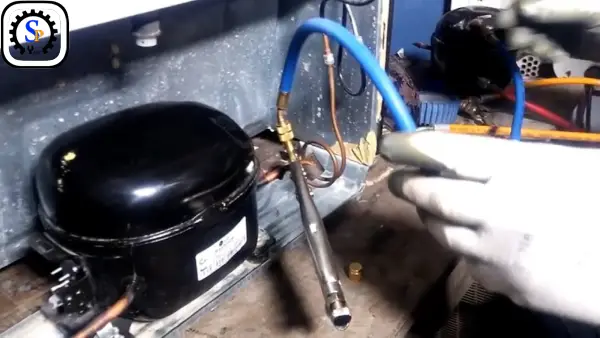 علائم خالی شدن گاز یخچال